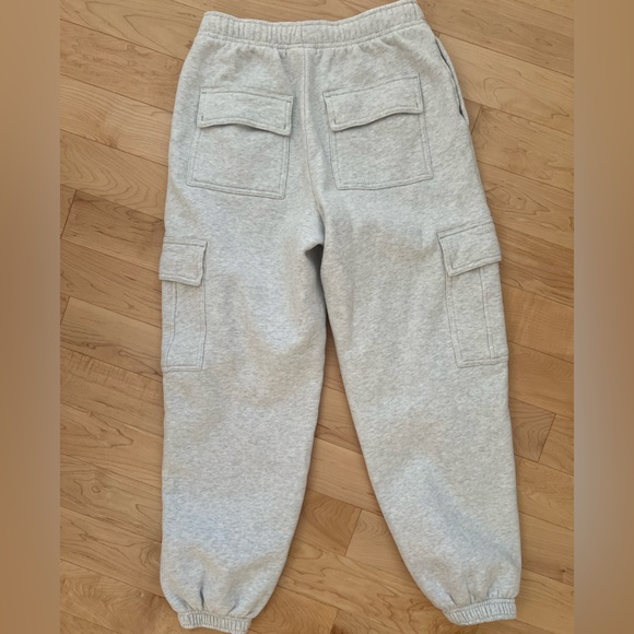 Aritzia Cozy Sweatfleece Mega Cargo Jogger - Picture 13 of 16